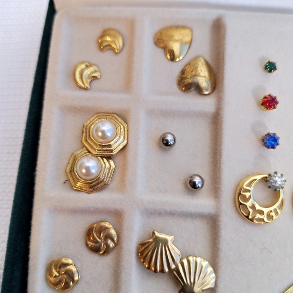 Vtg. Sweet Sixteen brand Australian Crystal stud earrings in velvet gift box. - Picture 2 of 8
